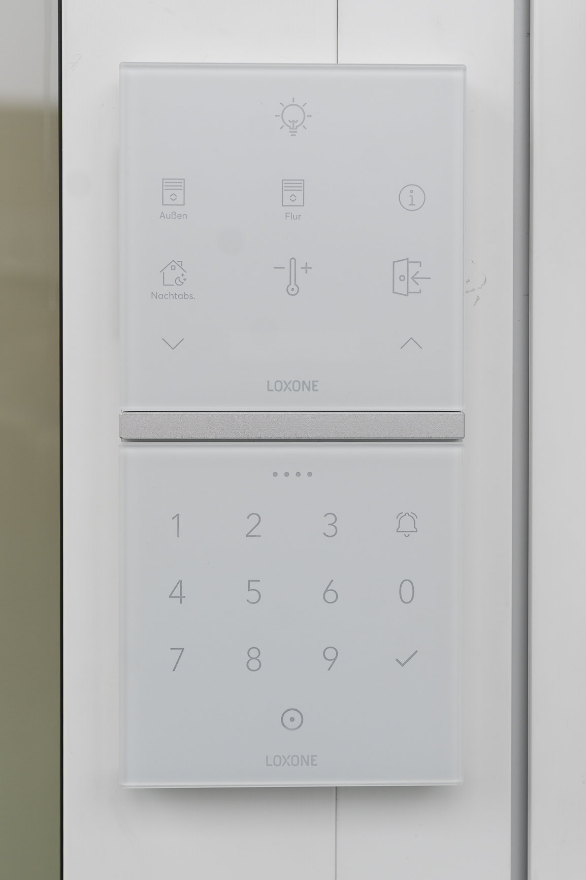 Loxone Smart-Home-Panel für Gebäudeleittechnik und Zugangskontrolle